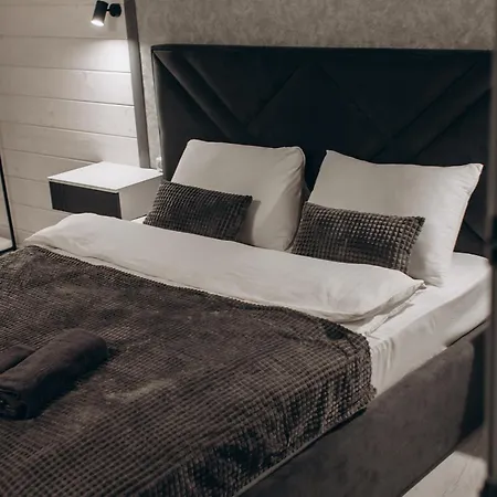 Forest Cliff Apartment